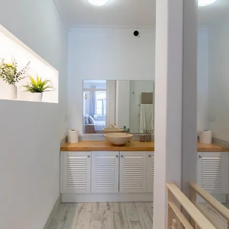 Queen's Ocean Sight -